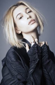 Hailey Baldwin's - Coupe Lob Lob